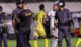Santos pode perder mando de campo após cusparada em jogador do Mirassol