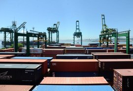 Brasil bate recorde de superavit comercial