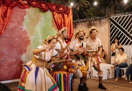 Companhia Maria Mariá leva teatro gratuito a escola no Benedito Bentes