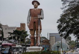 Justiça de SP libera acusados de incendiar estátua de Borba Gato