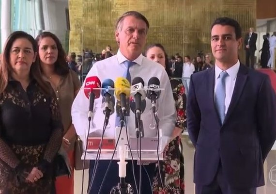 JHC chega ao PL em “alto estilo”: Bolsonaro faz coletiva com prefeito no Planalto