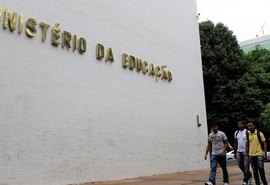 MEC determina volta às aulas presenciais no começo de Janeiro