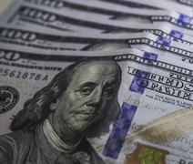 Com terceira queda seguida, dólar fecha o dia cotado a R$ 4,80