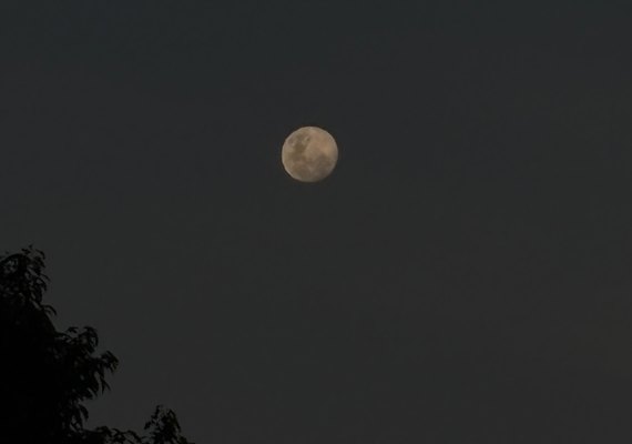 Por que nossas fotos da lua geralmente ficam ruins?