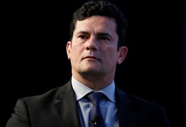 Moro suspende decisão de desembargador que liberou Lula