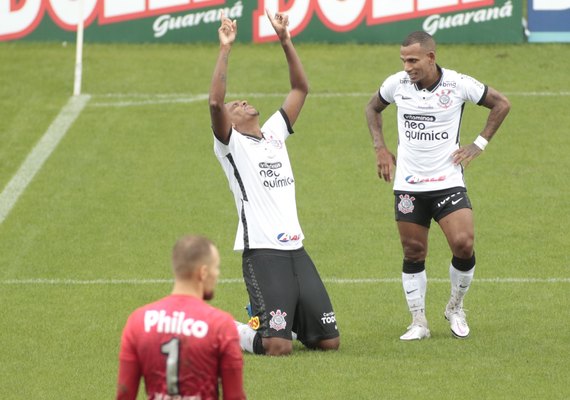 Corinthians ganha do Ponte Preta após sete jogos sem vitória