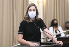 Cibele Moura quer assegurar distribuição de máscaras no transporte público