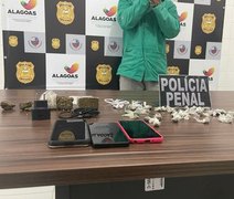 Homem é preso com três celulares e drogas tentando passar para reeducando