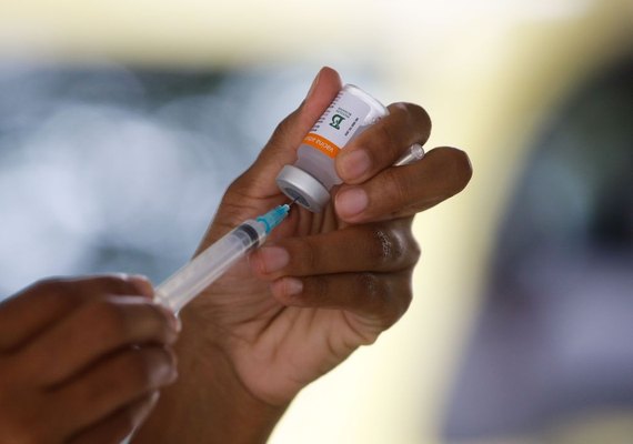 Ministério da Saúde distribui 6,4 milhões de doses de vacinas contra a Covid-19 nesta terça (18)