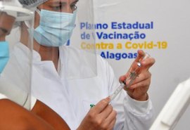 Prefeitura de Arapiraca inicia aplicação de dose de reforço contra Covid-19 em idosos