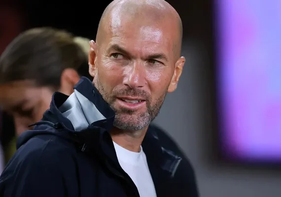 Zidane vai assinar contrato com a França ainda em julho
