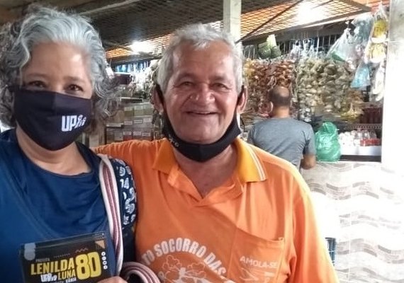 Lenilda defende a agricultura familiar e fala com feirantes no tabuleiro