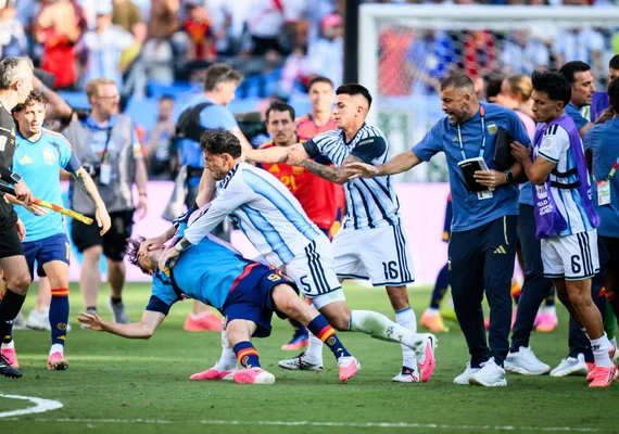 Fifa anuncia punições a Argentina e Paredes após confusões na final da Copa do Mundo