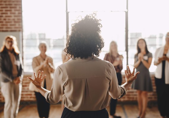 Cooperativas favorecem aumento do número de mulheres líderes no mercado