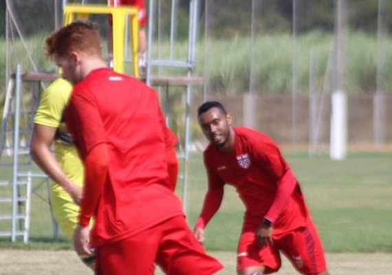 CRB terá desfalque e três pendurados para enfrentar o Guarani no Rei Pelé