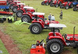 Governo entrega equipamentos agrícolas a comunidades indígenas