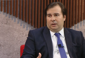 Rodrigo Maia diz que não indicaria familiar para ser embaixador