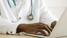Médico é condenado a 40 anos após pacientes perderem a visão em cirurgias