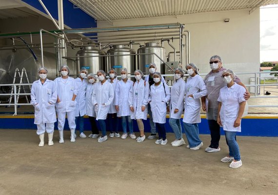 Alunos de Agroindústria do IFAL conhecem funcionamento da UBL da CPLA