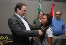 Alagoanos medalhistas da Olimpíada Brasileira de Física são premiados