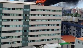 Funcionários de hotel são socorridos após inalarem fumaça de incêndio em Maceió