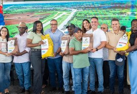 Seagri entrega sementes e impulsiona agricultura familiar em Batalha