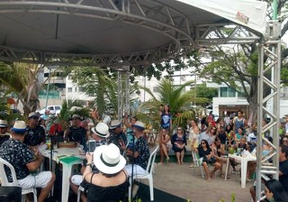 Sucesso de público, Pôr do Samba anima mais um sábado na orla de Maceió