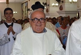 Padre Manoel Henrique morre aos 77 anos, em Maceió