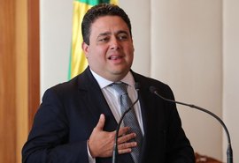 Em pedido judicial de explicações a Bolsonaro, presidente da OAB apontará calúnia contra seu pai