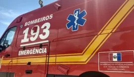 Caminhão carregado de cal tomba na BR-101 e motorista perde a vida