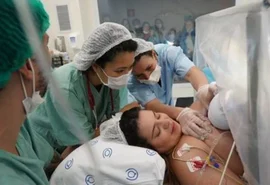 Recém-nascida, filha de Viih Tube passa por cirurgia controversa entre médicos