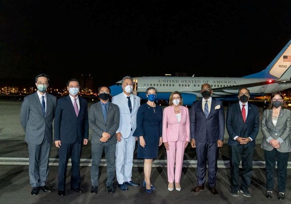 Presidente da Câmara dos Deputados dos EUA chega a Taiwan