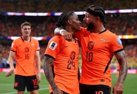 Holanda atropela Suécia e assume liderança do grupo F