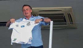 Bolsonaro diz que foi barrado de assistir jogo do Santos por não estar vacinado