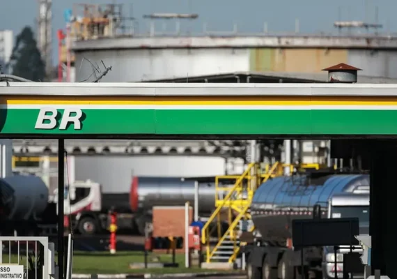Petrobras eleva diesel em R$ 1, mas preço fica inalterado na bomba