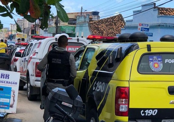 Homem é esfaqueado nas costas por ex-mulher no bairro do Antares