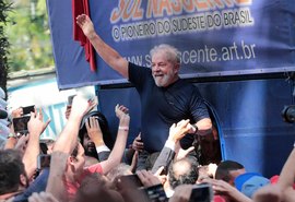 Datafolha: mesmo preso, Lula lidera corrida eleitoral com folga