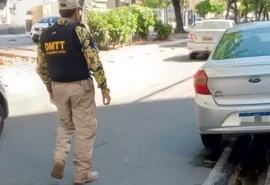 Motorista sem CNH é flagrado com falsa viatura na Ponta Verde
