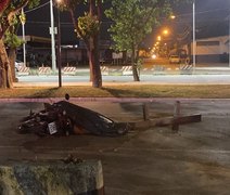 Motociclista morre após colisão com caminhão em avenida de Maceió; motorista fugiu