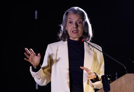 Carmén Lúcia alerta sobre riscos à democracia em evento literário no Rio