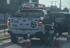 Motorista colide contra proteção na AL-220 e abandona carro em Arapiraca