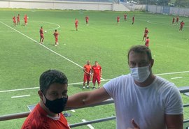 Roberto Fernandes acompanha treino da equipe regatiana