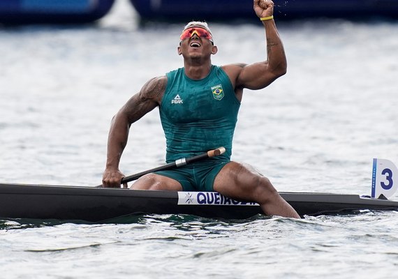 Isaquias Queiroz arranca no final dos ﻿C1 1000m e ﻿garante medalha de prata na canoagem