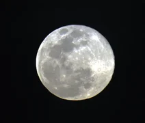 'Superlua' ou Lua de Perigeu? Entenda o fenômeno astronômico deste sábado (3)