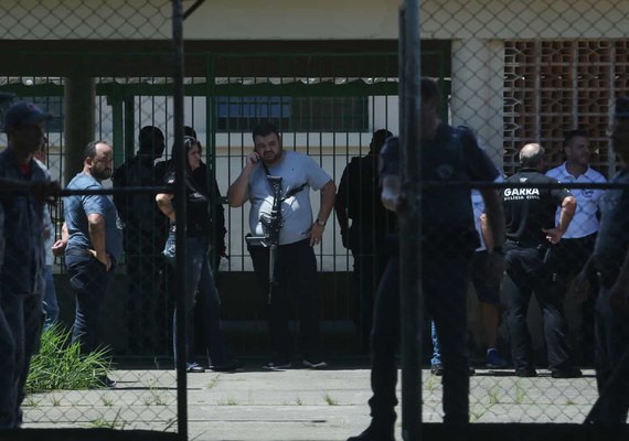 Merendeira ajudou a esconder 50 alunos durante ataque à escola