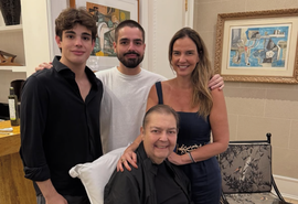 João Silva comemora aniversário de 22 anos ao lado da família e compartilha foto com Faustão