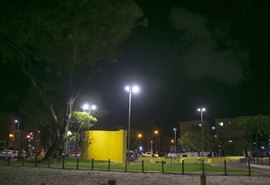 Praça da Bíblia localizada na Jatiúca conta com nova iluminação