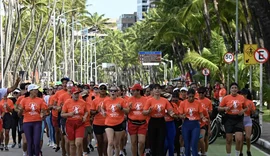Mulheres da segurança pública divulgam programa na orla de Maceió
