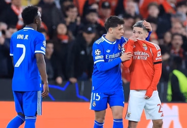 Lenda da Holanda relata 5 mil ameaças após apoio a Vini Jr.