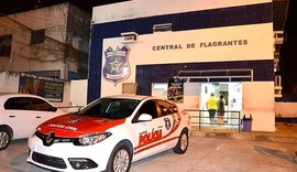 Homem é preso após usar  máquina de choque na esposa e atacar pai com facão